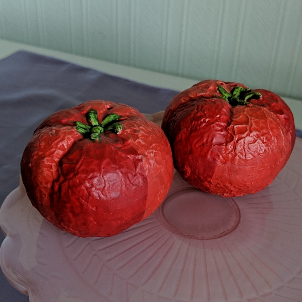 Vintage Japan Tomato Salt & Pepper Shakers - Picture 2 of 8